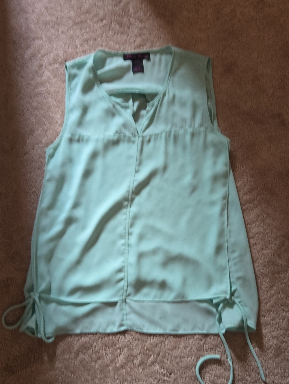 Sleeveless Mint Green Tie-Hem V-Neck Tank Top